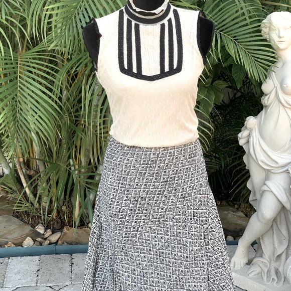 ‼️‼️ $10 ‼️‼️ CLEARANCE SALE Max studio skirt - Picture 2 of 5